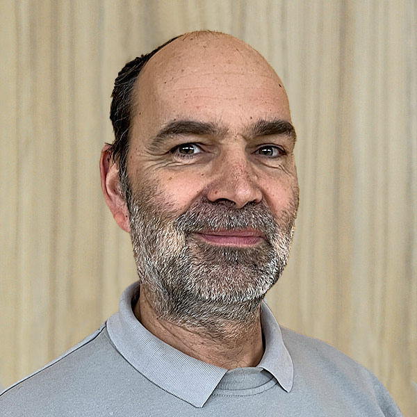 Stefan Holst